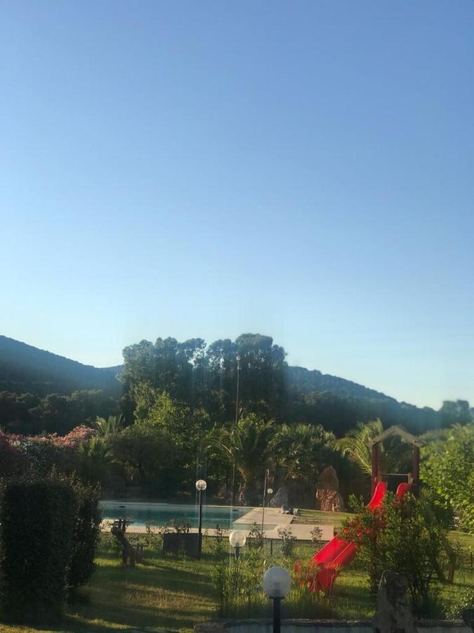 Agriturismo Isidoro Fertilia Eksteriør bilde