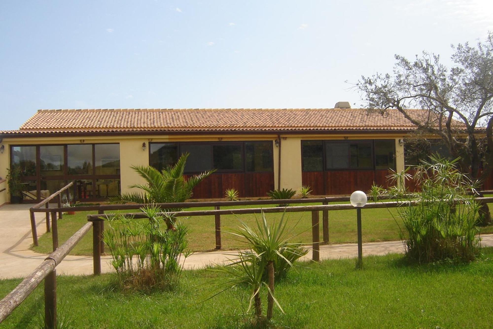 Agriturismo Isidoro Fertilia Eksteriør bilde